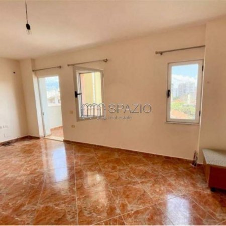 Tirane, jepet me qera apartament 1+1+BLK Kati 4, 72 m² 250 Euro (Brryli)
