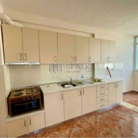 Tirane, jepet me qera apartament 1+1+BLK Kati 4, 72 m² 250 Euro (Brryli)