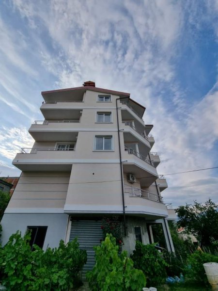 Tirane, jepet me qera Vile 5+1+A 700 m² 2.800 Euro (rruga e elbasanit)