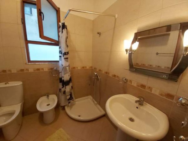 Tirane, jepet me qera Vile 2+1+BLK Kati 2, 85 m² 350 Euro (vilat gjermane)