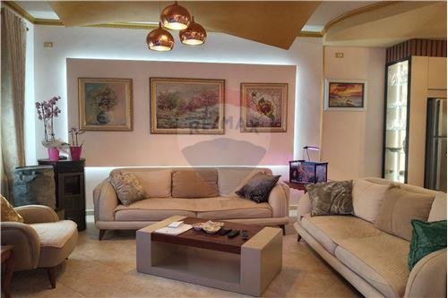 Tirane, jepet me qera Vile 4+1+A+BLK Kati 2, 265 m² 1.700 Euro (Don Bosko)