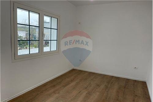 Tirane, shitet Vile 4+1+BLK Kati 0, 300 m² 180.000 Euro