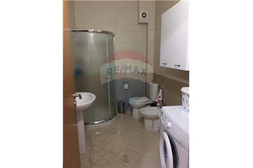 Vlore, shitet apartament 3+1 Kati 1, 120 m² 80.000 Euro (Qender prane xhamise)