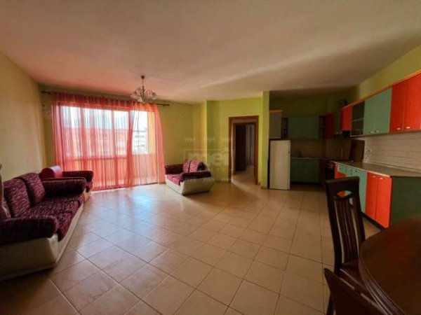 Tirane, jepet me qera apartament 2+1+BLK Kati 4, 100 m² 250 Euro (Xhamia e Tabakeve)