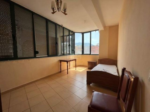 Tirane, jepet me qera apartament 2+1+BLK Kati 4, 100 m² 250 Euro (Xhamia e Tabakeve)