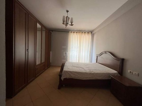 Tirane, jepet me qera apartament 2+1+BLK Kati 4, 100 m² 250 Euro (Xhamia e Tabakeve)
