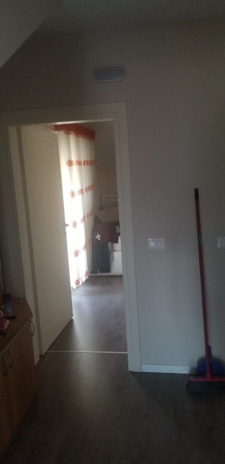 Tirane, jepet me qera apartament 1+1 65 m² 300 Euro (ETHEM HAXHIADEMI)