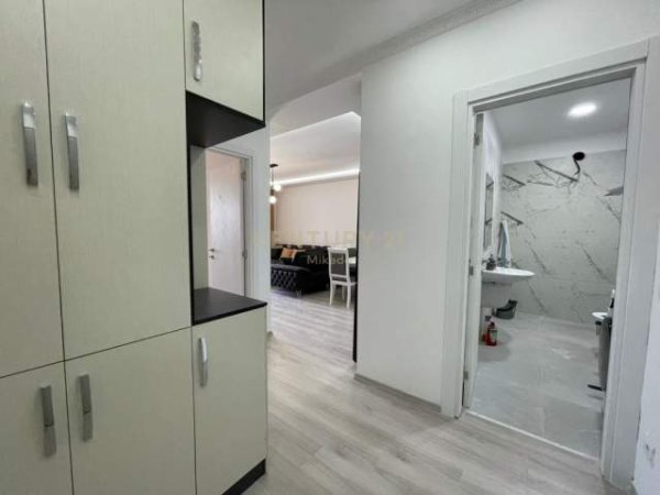 Tirane, jepet me qera apartament 1+1 Kati 7, 78 m² 500 Euro (Astiri)