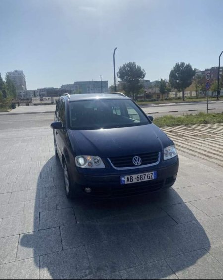 Tirane, jap me qera makine Volkswagen Touran Viti 2006, 25 Euro