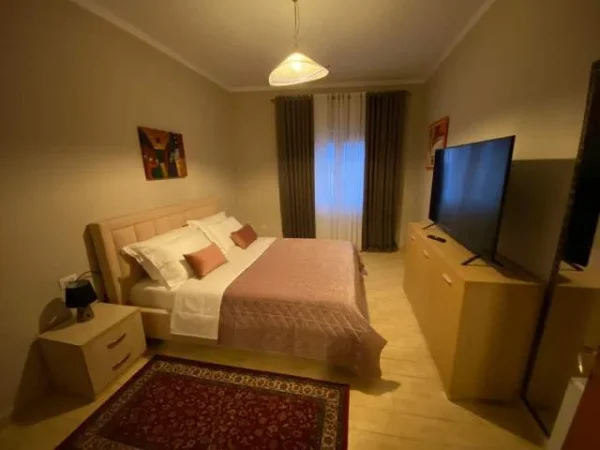 Tirane, jepet me qera apartament 3+1 Kati 9, 164 m² 1.200 Euro (rruga Barrikadave)