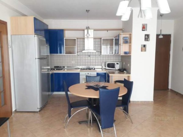 Tirane, jepet me qera apartament 2+1 Kati 8, 100 m² 700 Euro (blloku)