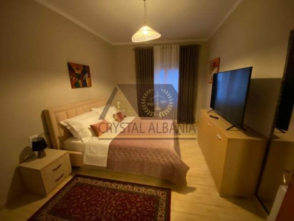 Tirane, jepet me qera apartament 3+1 Kati 9, 164 m² 1.200 Euro (Rr e Barrikadave)