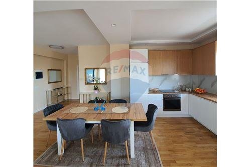 Tirane, jepet me qera apartament 3+1+BLK Kati 7, 131 m² 750 Euro (Rruga e Elbasanit)