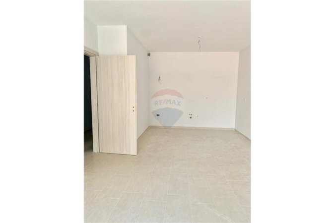 APARTAMENT 1+1 ME QERA PER ZYRA NE QENDER