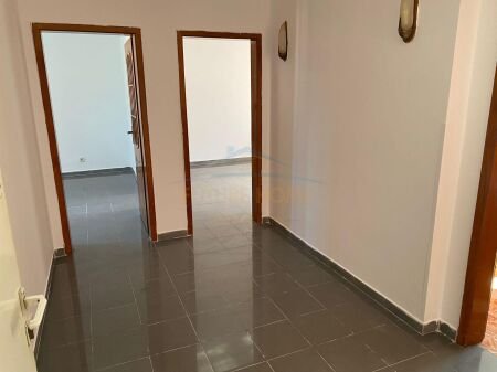 Shitet, Apartament 3+1, Rruga Bardhyl, Tiranë.   AREA38743