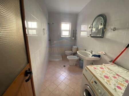 Shitet, Apartament 3+1, Rruga Bardhyl, Tiranë.   AREA38743