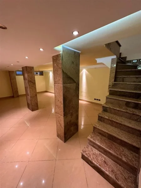 Ambient Biznesi / Zyre me QERA 📍Prane Sheshit Wilson