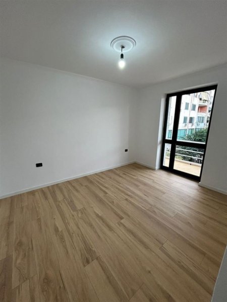 APARTAMENT 2+1 NE SHITJE TE RRUGA MUHAMET GJOLLESHA