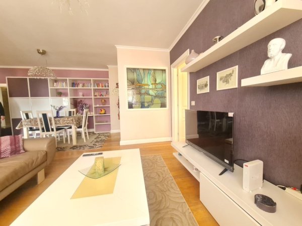 Apartament me Qera Mozaiku Tirane 2+1+2 700 € ne Muaj