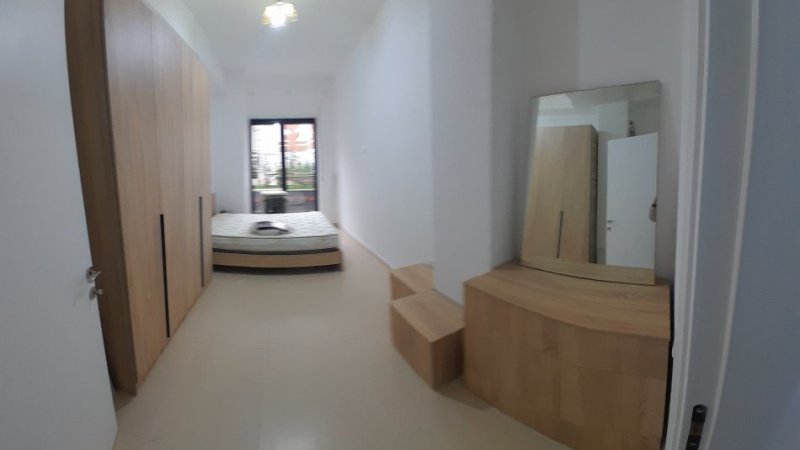 APARTAMENT ME QERA,KODRA E DIELLIT,600 EURO.