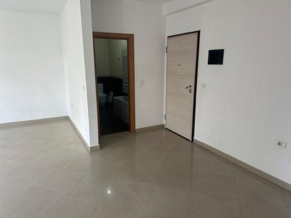 Apartament 2+1 me QERA prane Kompleksit Kontakt