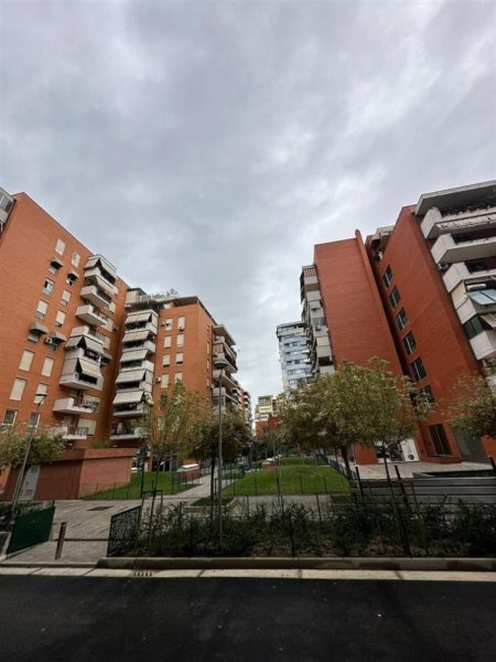 Shitet Apartament 2+1 te Kompleksi Delijorgji