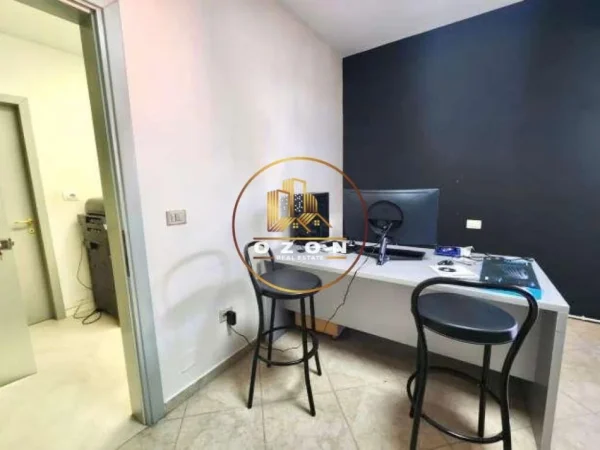 Zyra Me Qera 30 M2 Pranë Sheshit Wilson 350€!