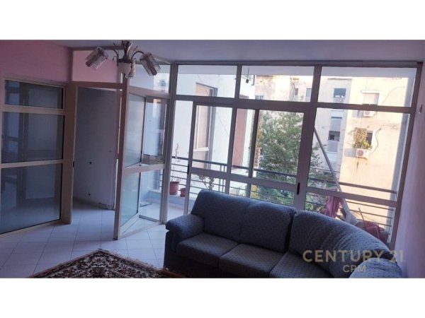 Apartament 1+1 në zonën e Tregut Elektrik