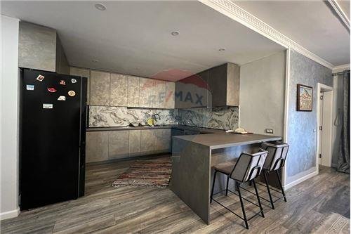 JEPET APARTAMENT ME QIRA 2+1 Ne Qender ,Rruga e Durresit