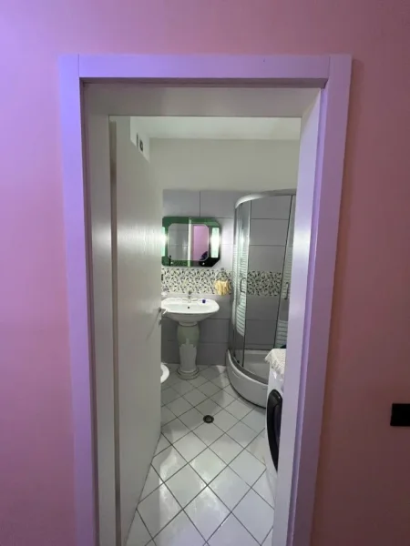 Jepet me qera apartament 2+1 ,Kopeshti Botanik , rruga Selite e Vjeter 500 euro