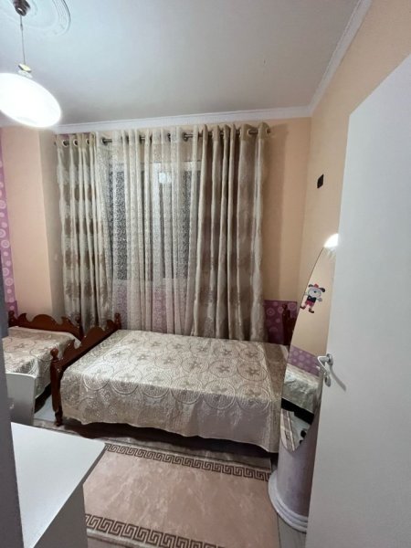 Jepet me qera apartament 2+1 ,Kopeshti Botanik , rruga Selite e Vjeter 500 euro