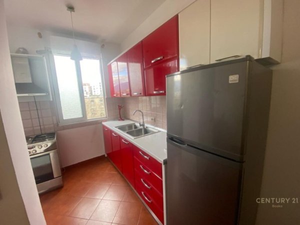 Shitet apartament 1+1 te Restorant Durresi