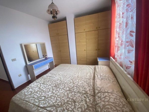 Shitet apartament 1+1 te Restorant Durresi