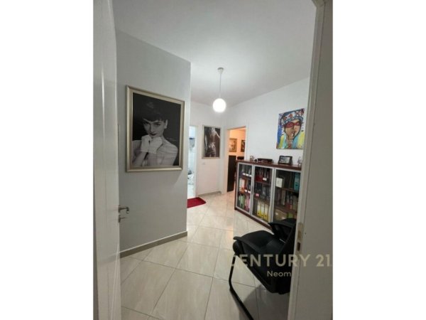 SHITET APARTAMENT 2+1 PRANE XHAMISE TE KOPSHTI BOTANIK