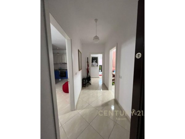 SHITET APARTAMENT 2+1 PRANE XHAMISE TE KOPSHTI BOTANIK