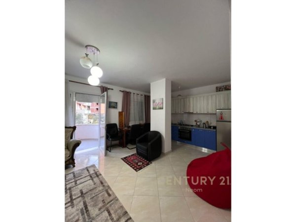 SHITET APARTAMENT 2+1 PRANE XHAMISE TE KOPSHTI BOTANIK