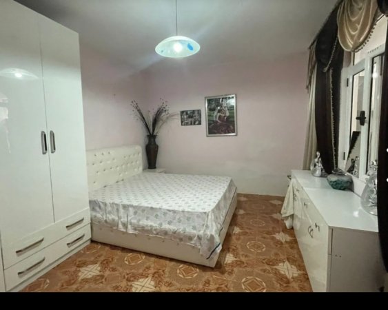 Shitet shtepi private ne rrugen Bardhyl prane bar OSLO 140.000€
