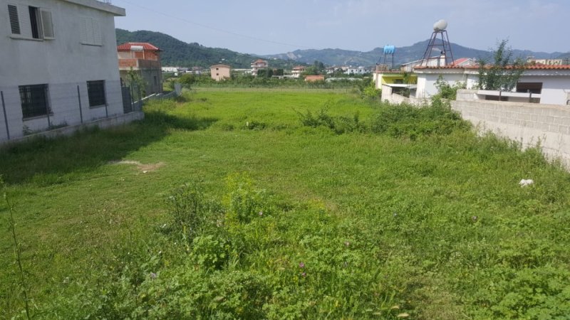 Shitet, Tokë, Pezë - Helmes, Tiranë - 110,000€ | 2100 m²