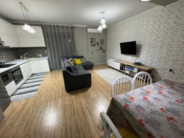 Apartament 2+1 Per Qira Tek 21 Dhjetori