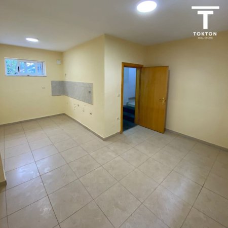 Apartament 1+1 me qera, Rruga Fortuzi, 400 Euro/Muaj