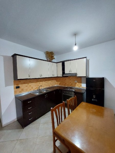 Jepet me qera apartament 2+1+2 ne Fresk