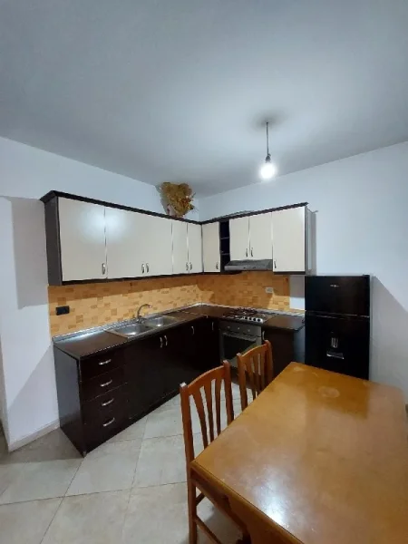 Jepet me qera apartament 2+1+2 ne Fresk