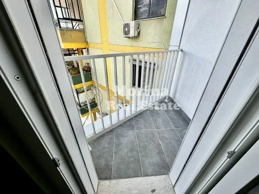 Shitet Apartament 1+1 Pranë Qendrës. 178.000 Euro