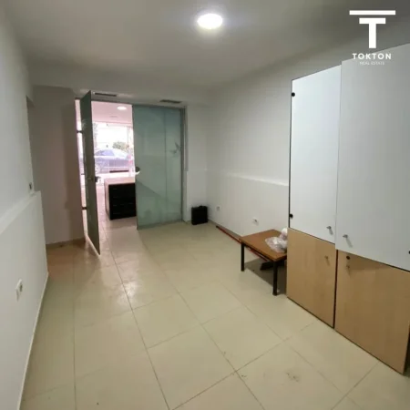 Jepet me Qira , Rruga Fortuzi