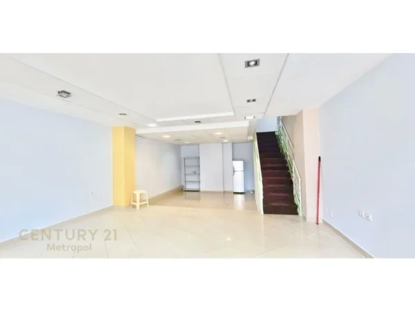 JEPET ME QIRA DYQAN DUPLEX, RRUGA ELBASANIT !