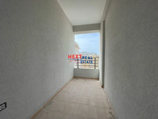SHITET APARTAMENT 2+1 ME PAMJE DETI NE LUNGOMARE, VLORE