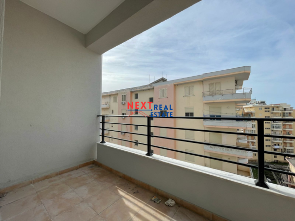 SHITET APARTAMENT 2+1 ME PAMJE DETI NE LUNGOMARE, VLORE