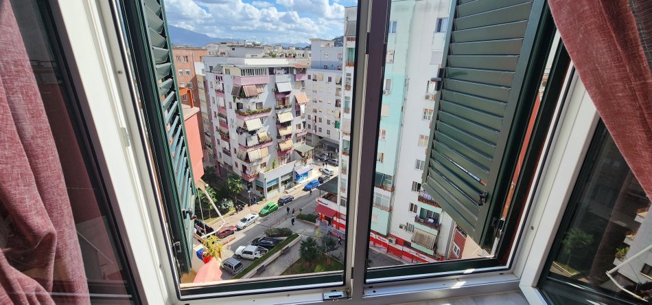 Apartament 3+1+2Banjo+Kuzhine me vete+Ballkon+Verande