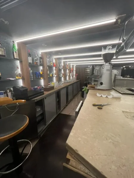 JEPET ME CMIM OKAZION PER QIRA LOKAL BUZE RRUGE TEK ZONA E 5-MAJIT