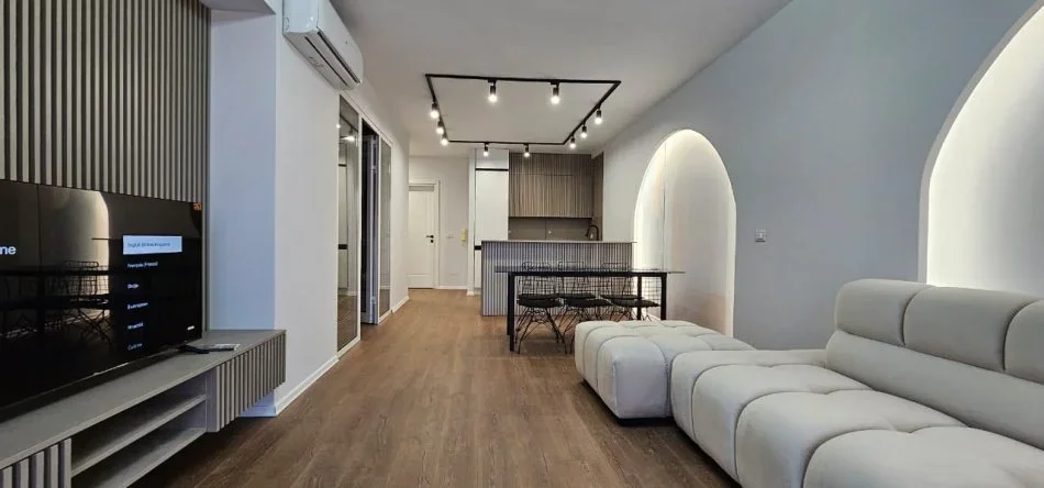 SHITET SUPER APARTAMENT 2+1 PRANE SHKOLLES”PETRONINI LUARASI”